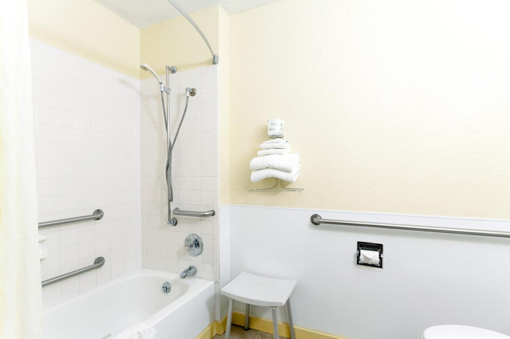 Super 8 By Wyndham Bath Hammondsport Area Motel Rom bilde